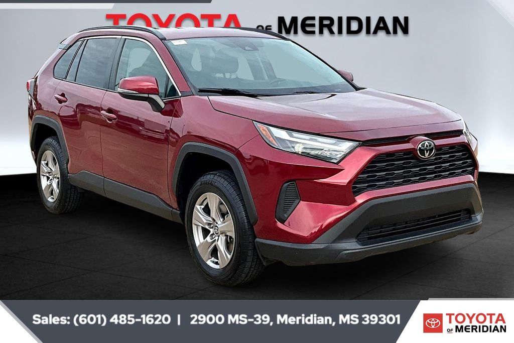 2022 Toyota RAV4 XLE's photo