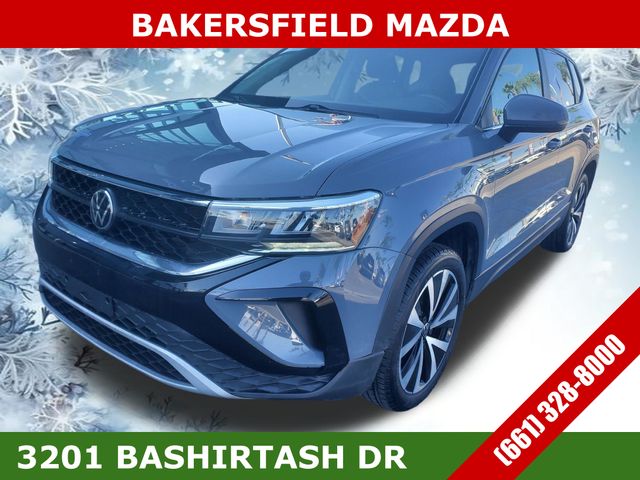 2023 Volkswagen Taos SE's photo