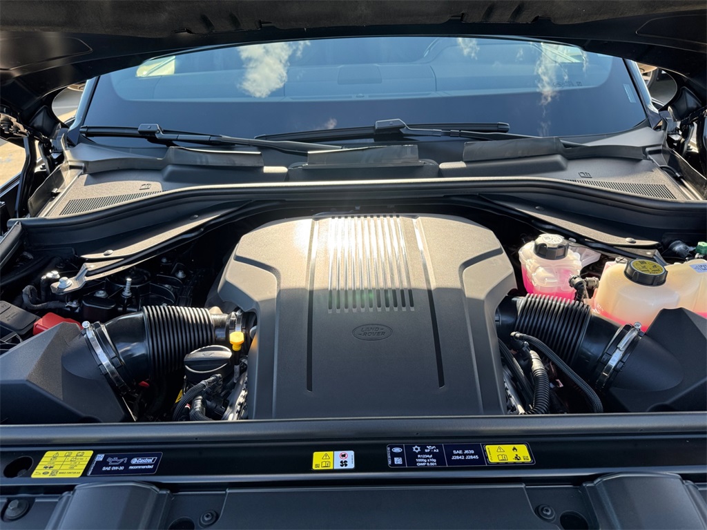 2025 Land Rover Range Rover SE photo 17