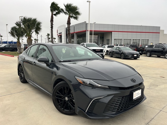 2025 Toyota Camry SE's photo