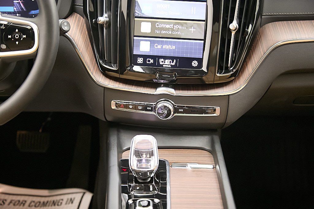 2023 VOLVO XC60 - Image 28