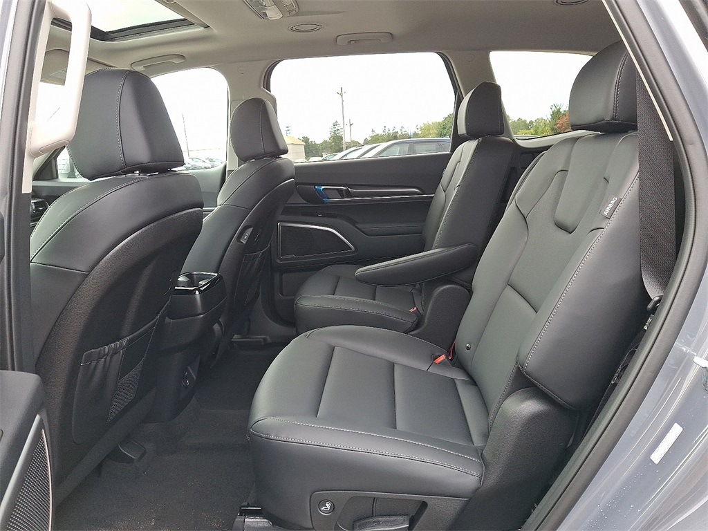 2025 Kia Telluride S photo 2