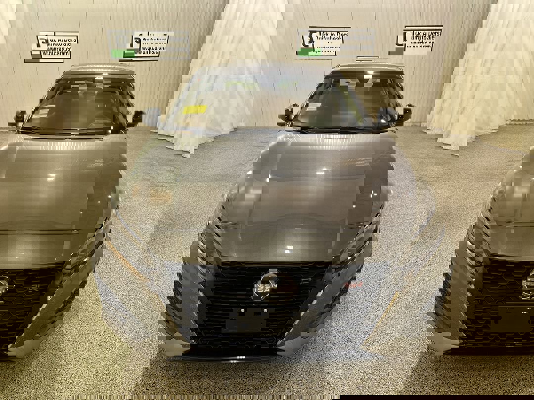 2025 Nissan Altima SR photo 2