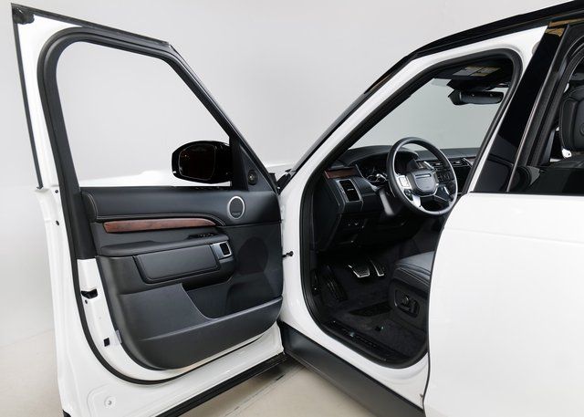 2025 Land Rover Discovery SE photo 18