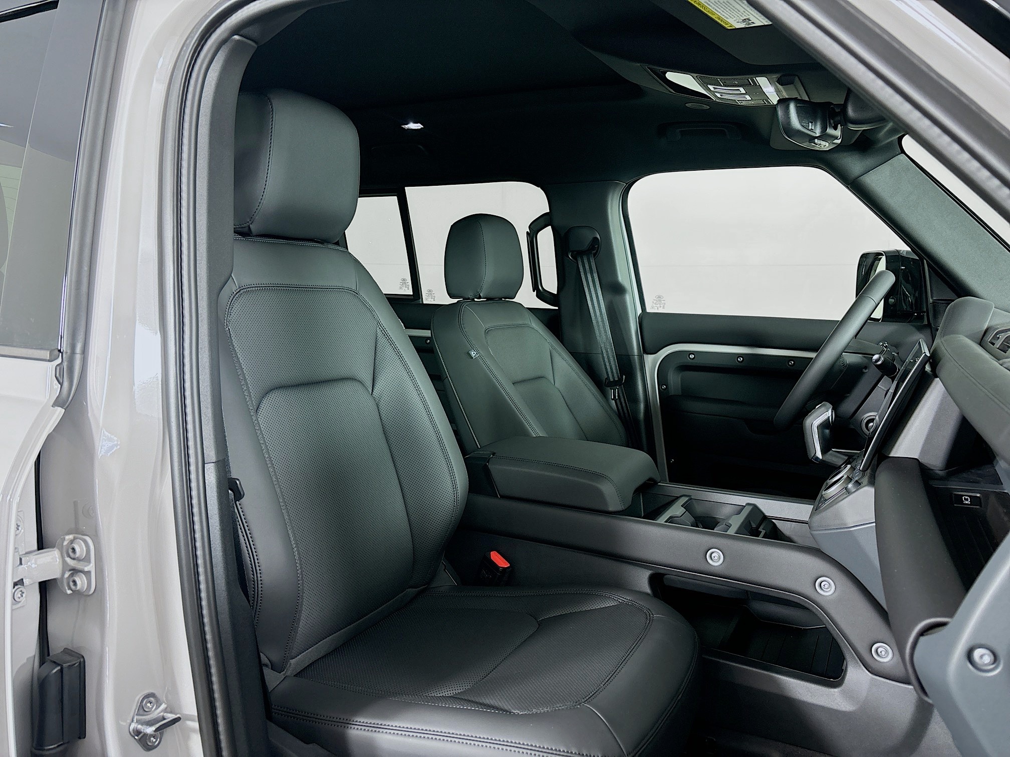 2026 Land Rover Defender 110 S photo 26