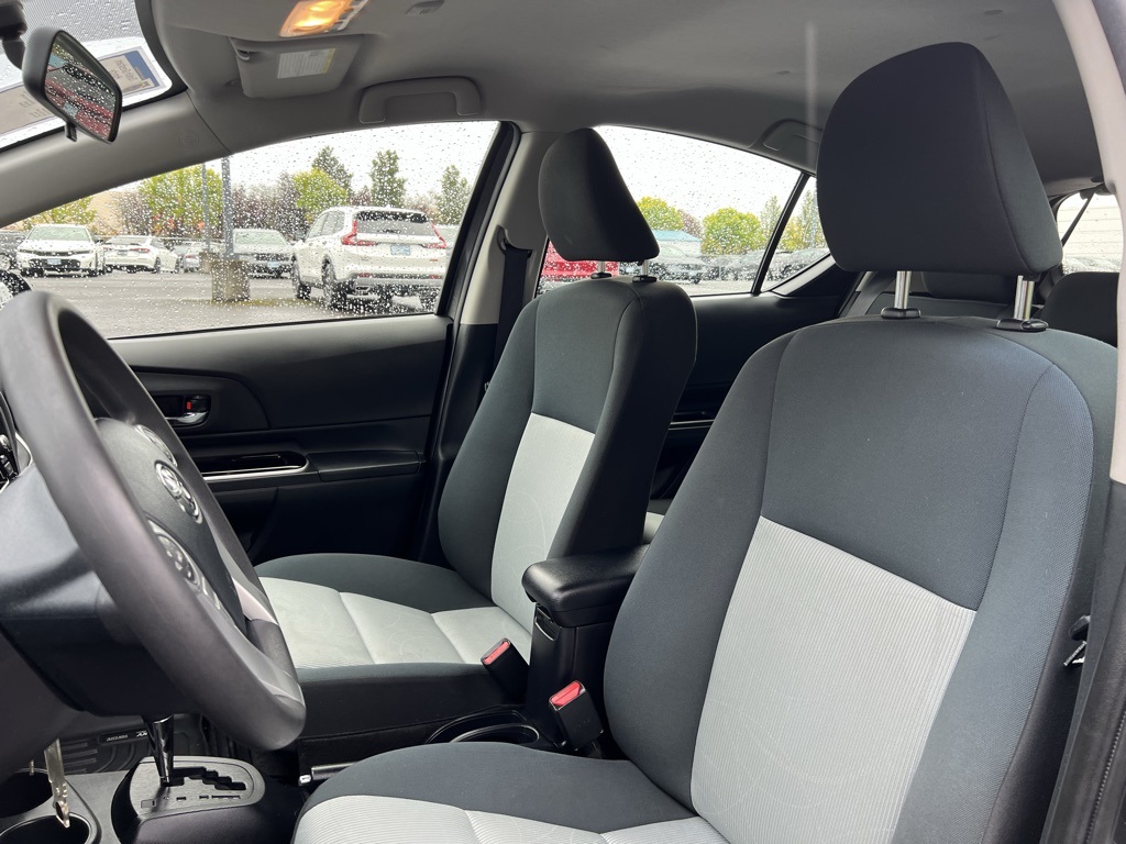 2015 Toyota Prius C Two photo 11