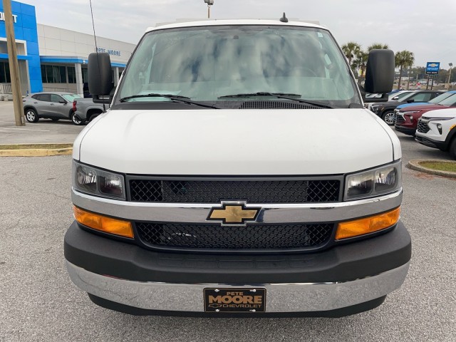 2025 Chevrolet Express Cutaway photo 2