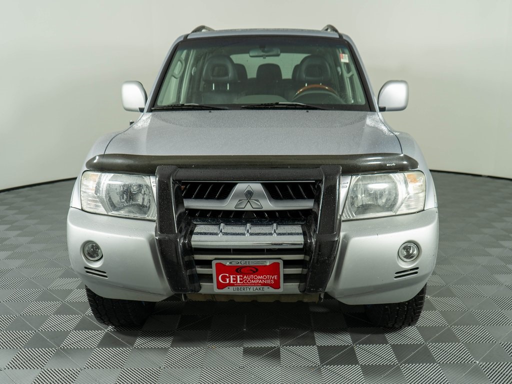 2004 Mitsubishi Montero Limited photo 2