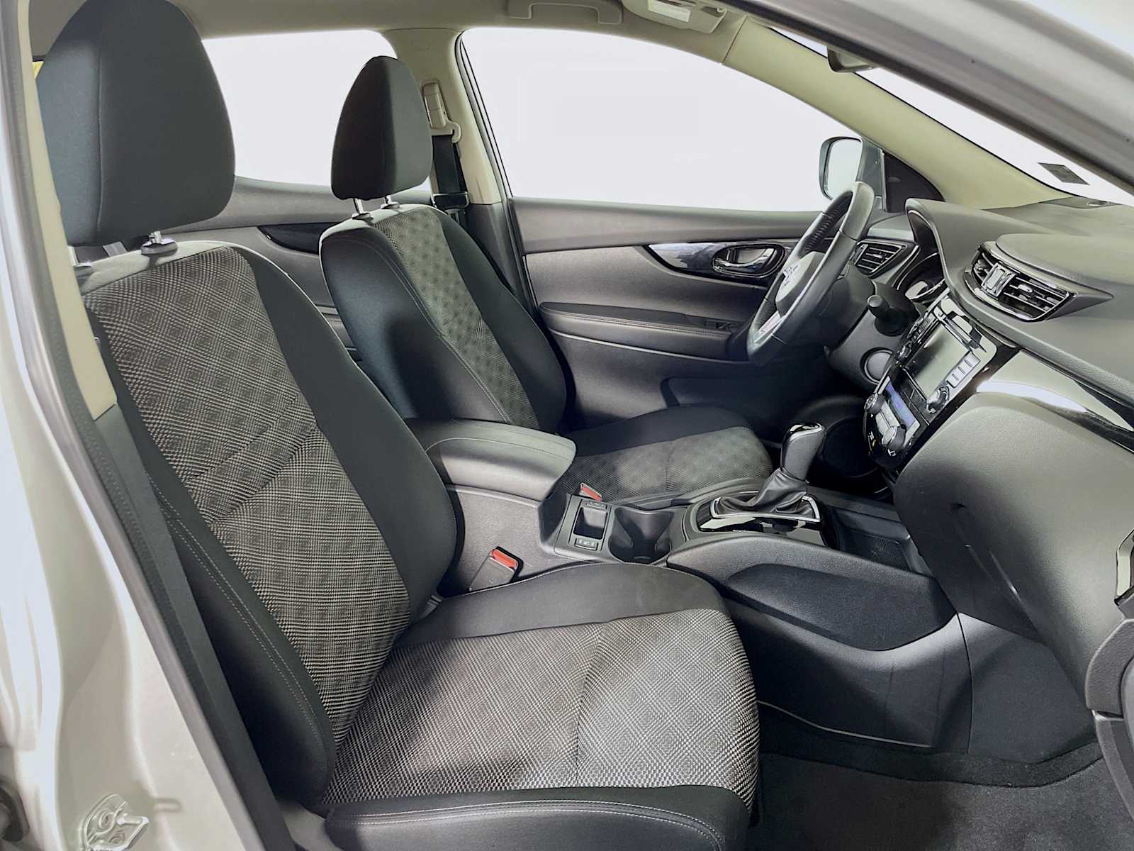 2022 Nissan Rogue Sport SV photo 25