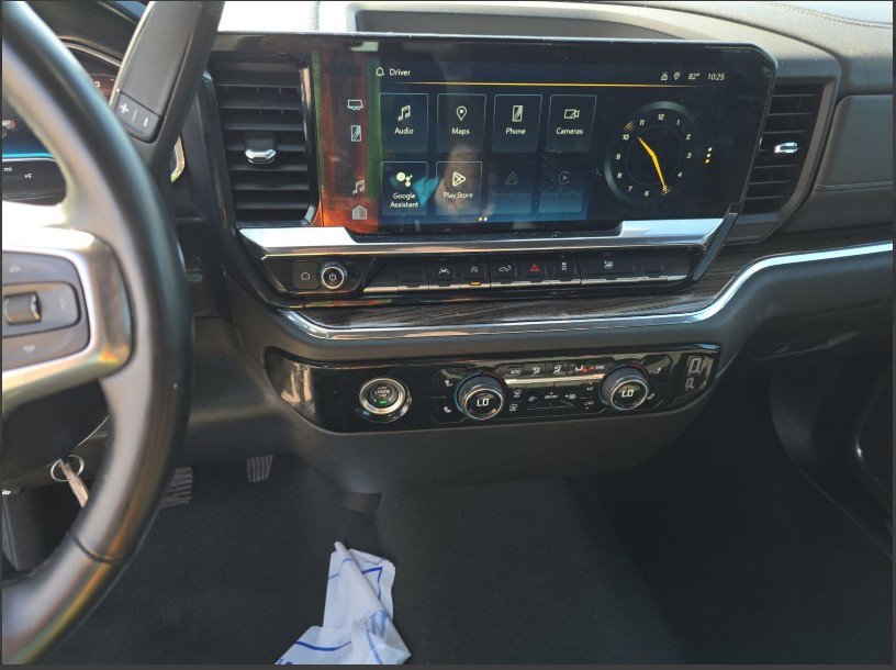 2024 Chevrolet Silverado 1500 LT photo 3