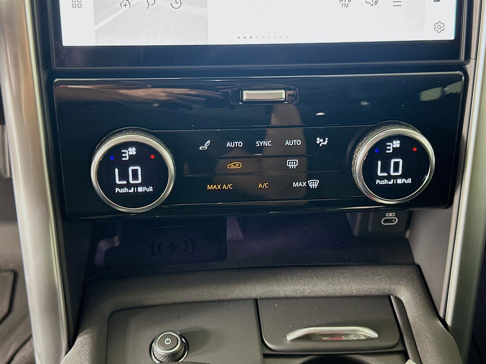 2024 Land Rover Discovery S photo 18
