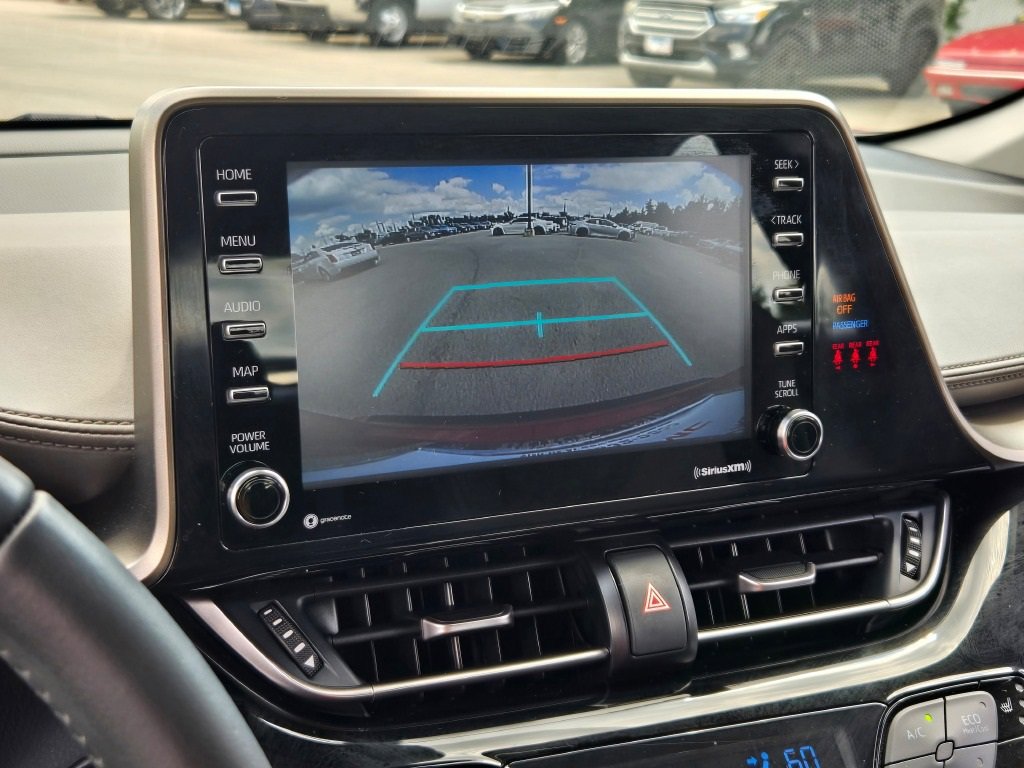2022 Toyota C-HR XLE photo 24