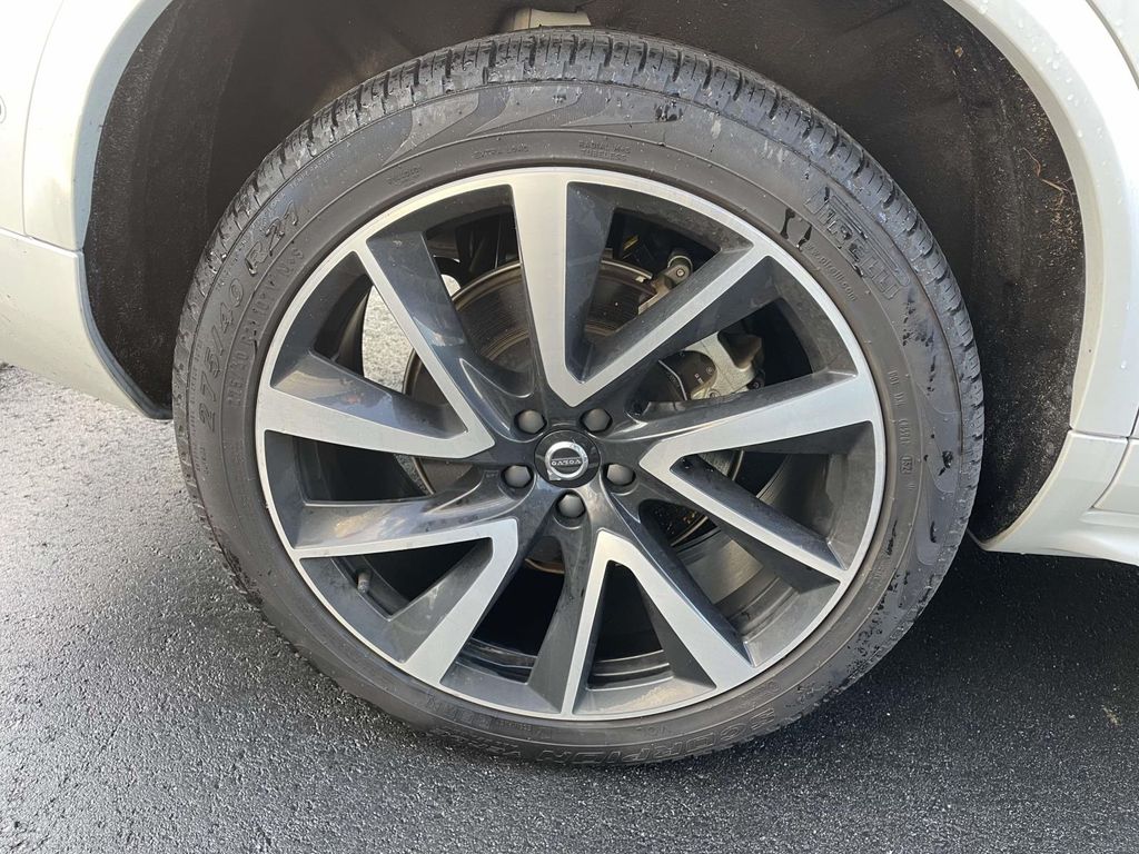 2025 Volvo XC90 B5 Plus photo 4