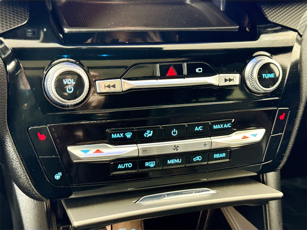 2022 Ford Explorer ST-Line photo 38