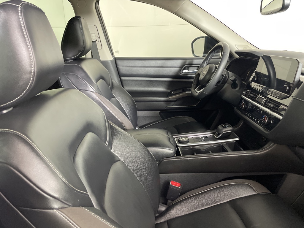 2022 Nissan Pathfinder SL photo 9