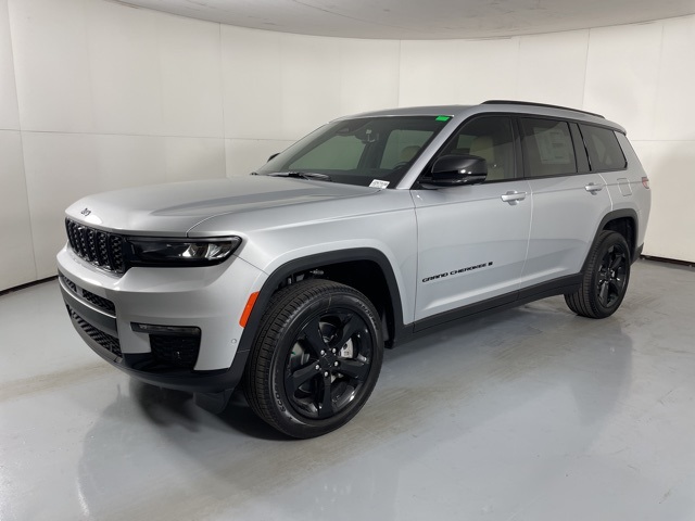 2025 Jeep Grand Cherokee Limited photo 4