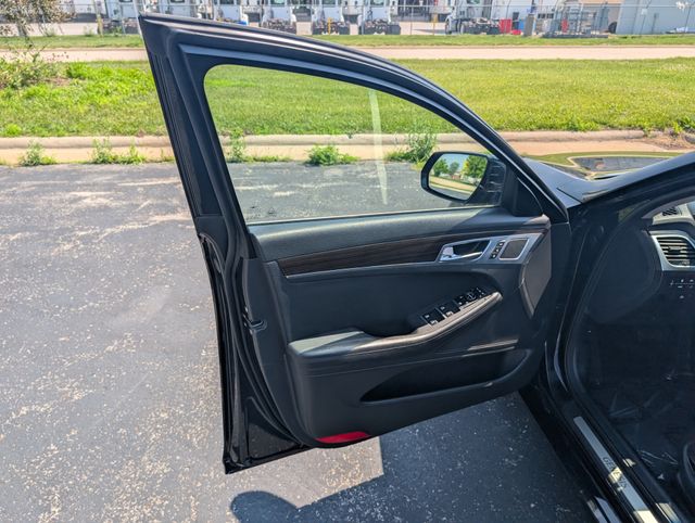 2019 Genesis G80 3.8 photo 15