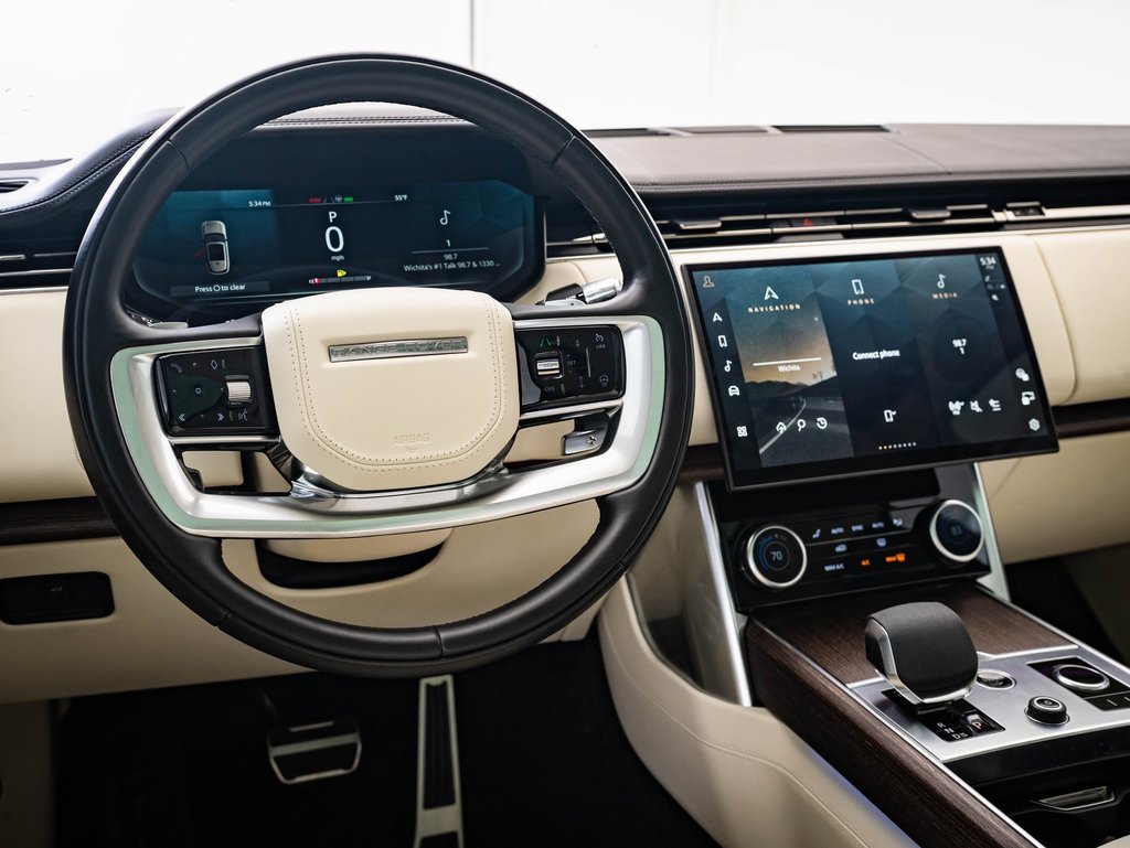 2022 Land Rover Range Rover SE photo 4