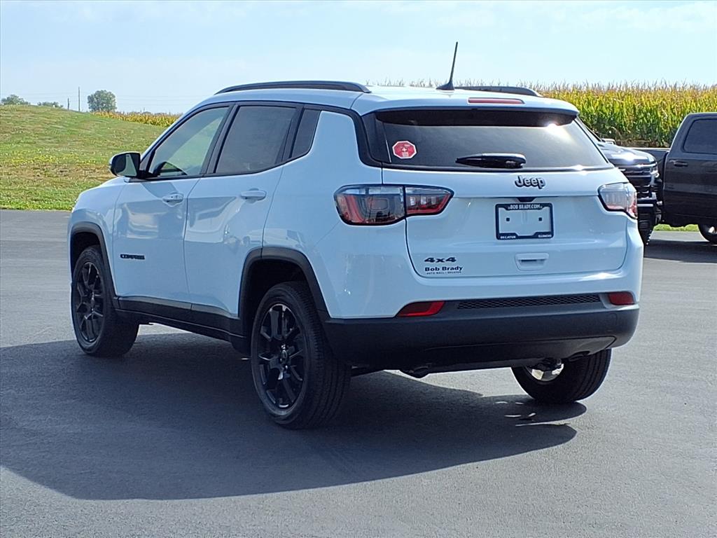 2026 Jeep Compass Latitude Altitude photo 12