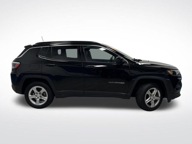 2023 Jeep Compass Latitude photo 2