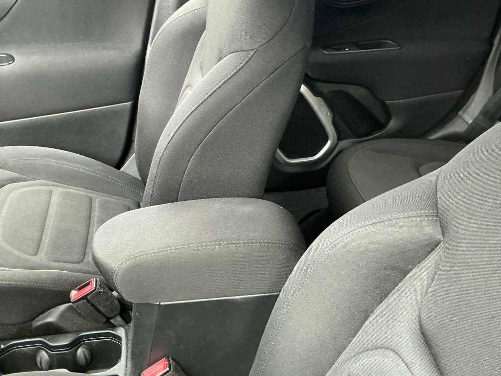 2019 Jeep Renegade Latitude photo 3