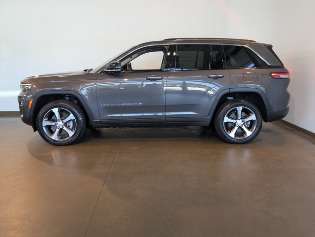 2022 Jeep Grand Cherokee Limited 4xe photo 3