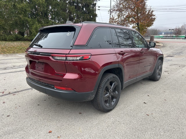2023 Jeep Grand Cherokee Limited photo 2