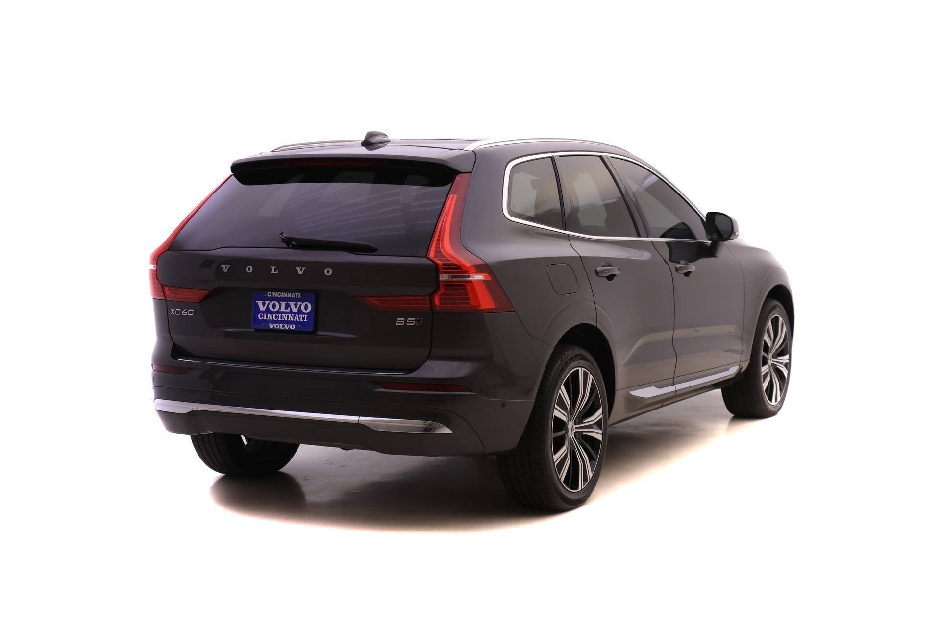 2022 Volvo XC60 B5 Inscription photo 8