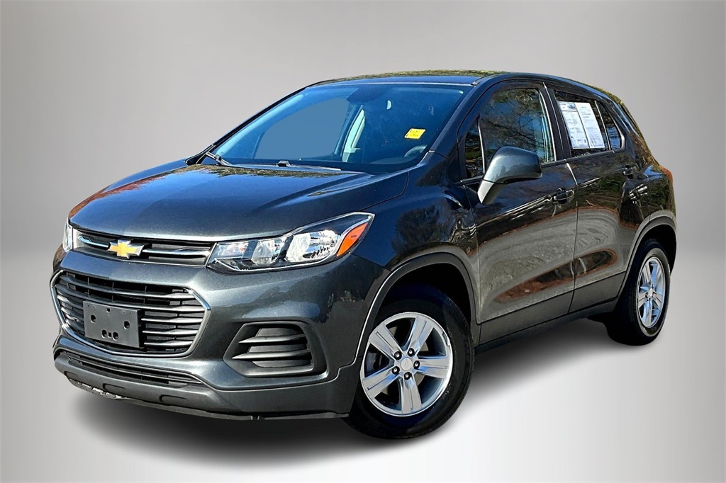 2020 Chevrolet Trax LS photo 2