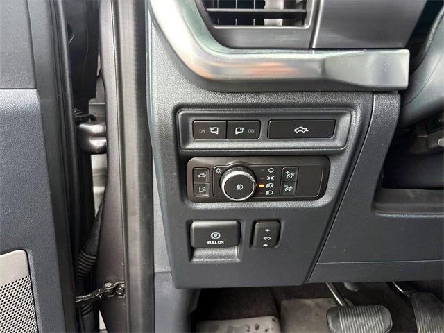 Used 2022 Gray Metallic Ford Lariat image 19