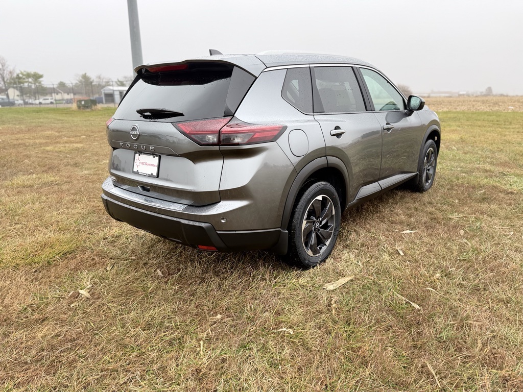 2026 Nissan Rogue SV photo 3