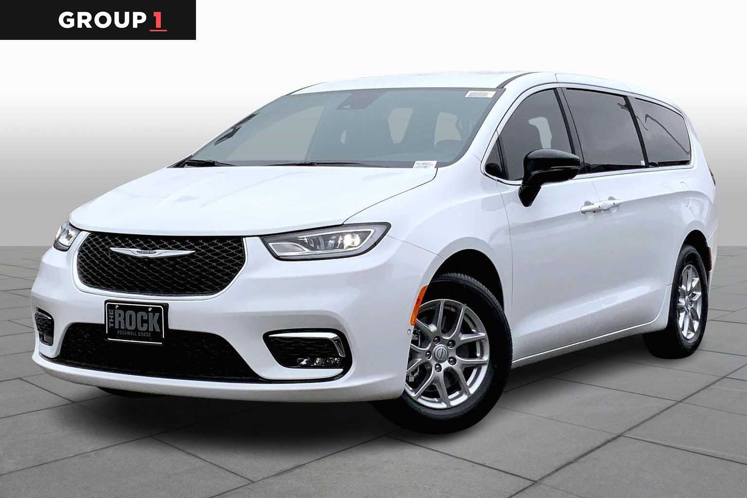 2026 Chrysler Pacifica Select's photo