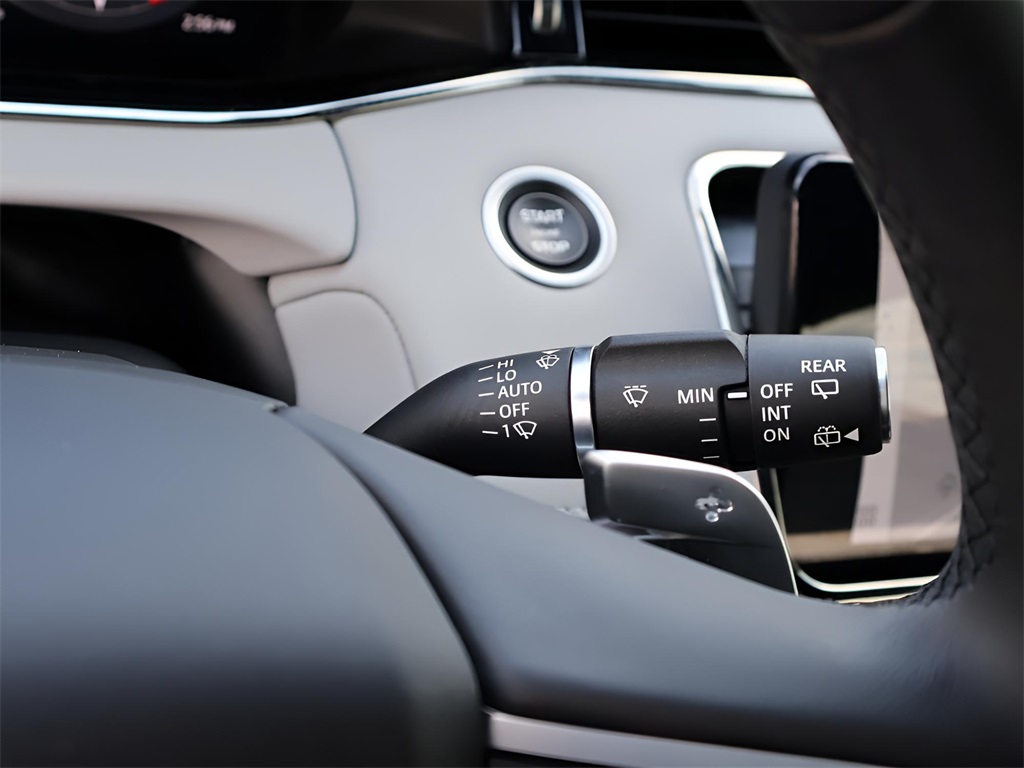 2023 Land Rover Range Rover Evoque R-Dynamic SE photo 26