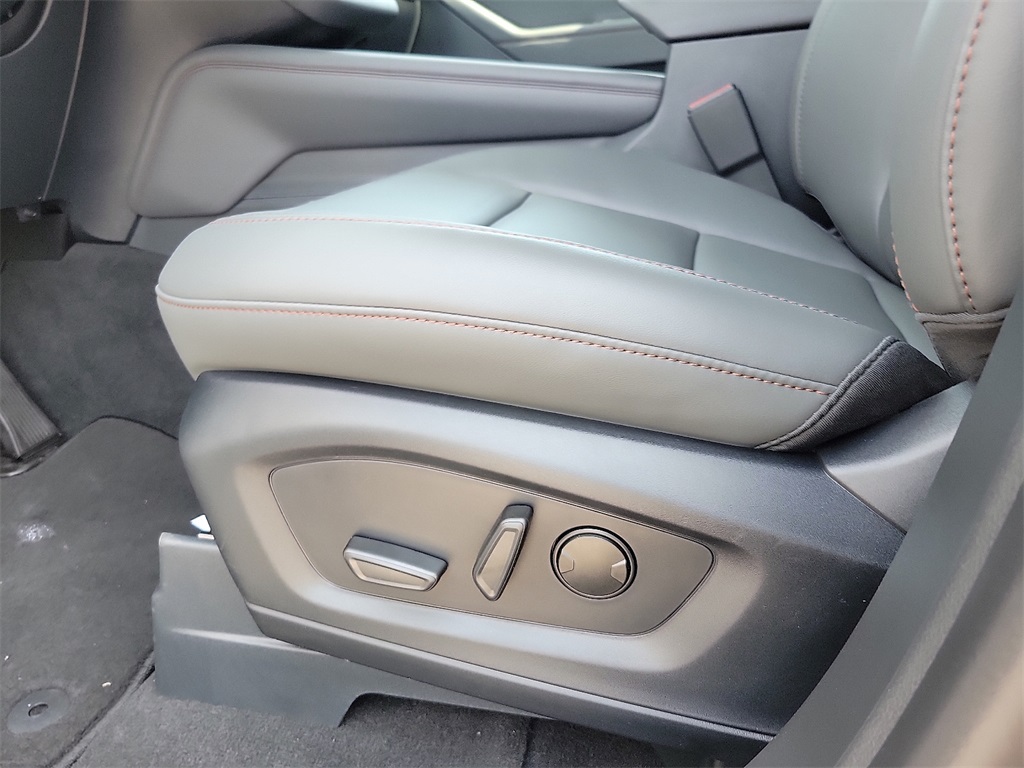 2025 Ford Explorer photo 12