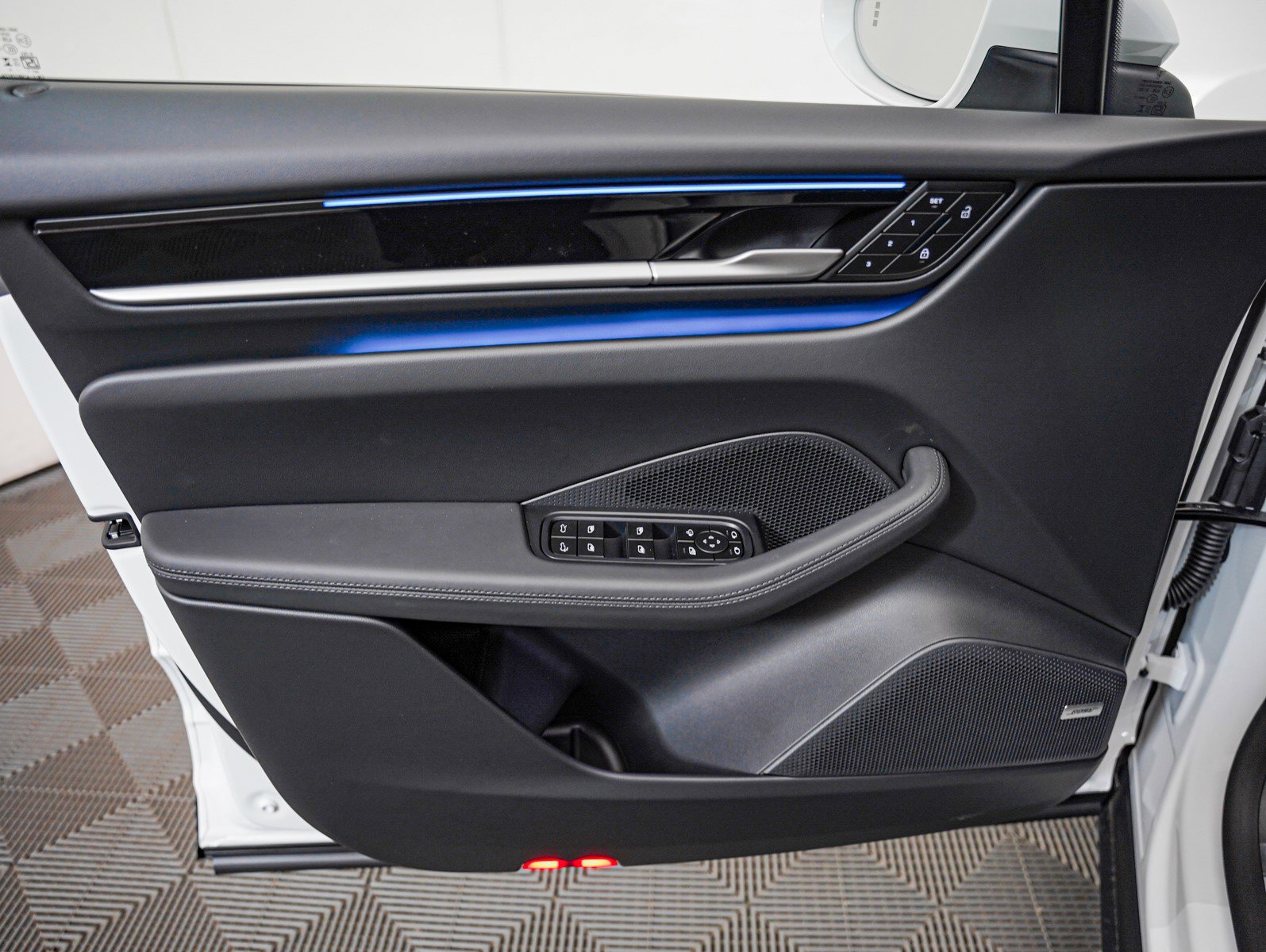2025 Porsche Macan Electric photo 22
