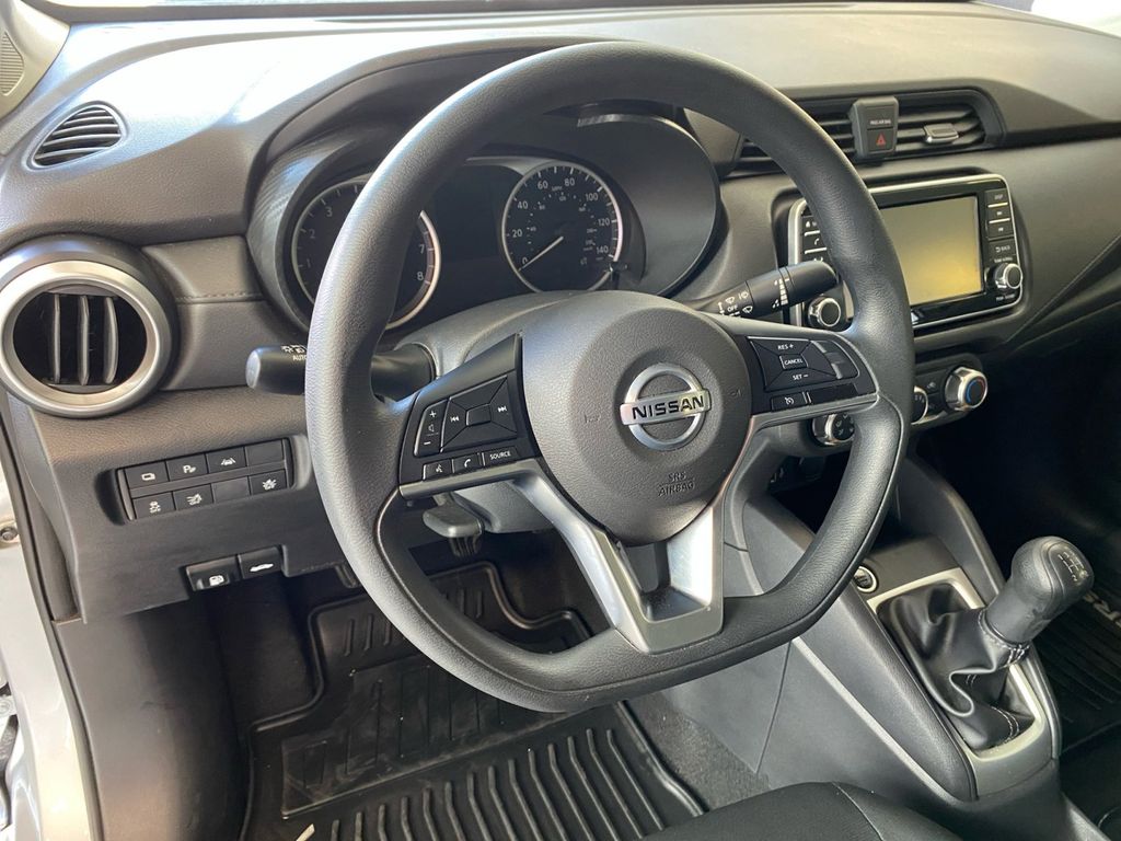 2020 Nissan Versa 1.6 S photo 4