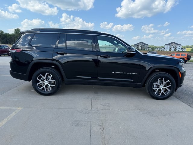 2025 Jeep Grand Cherokee Limited photo 4