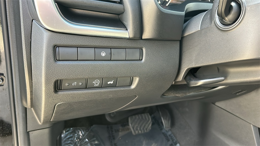 2023 Nissan Rogue SV photo 17