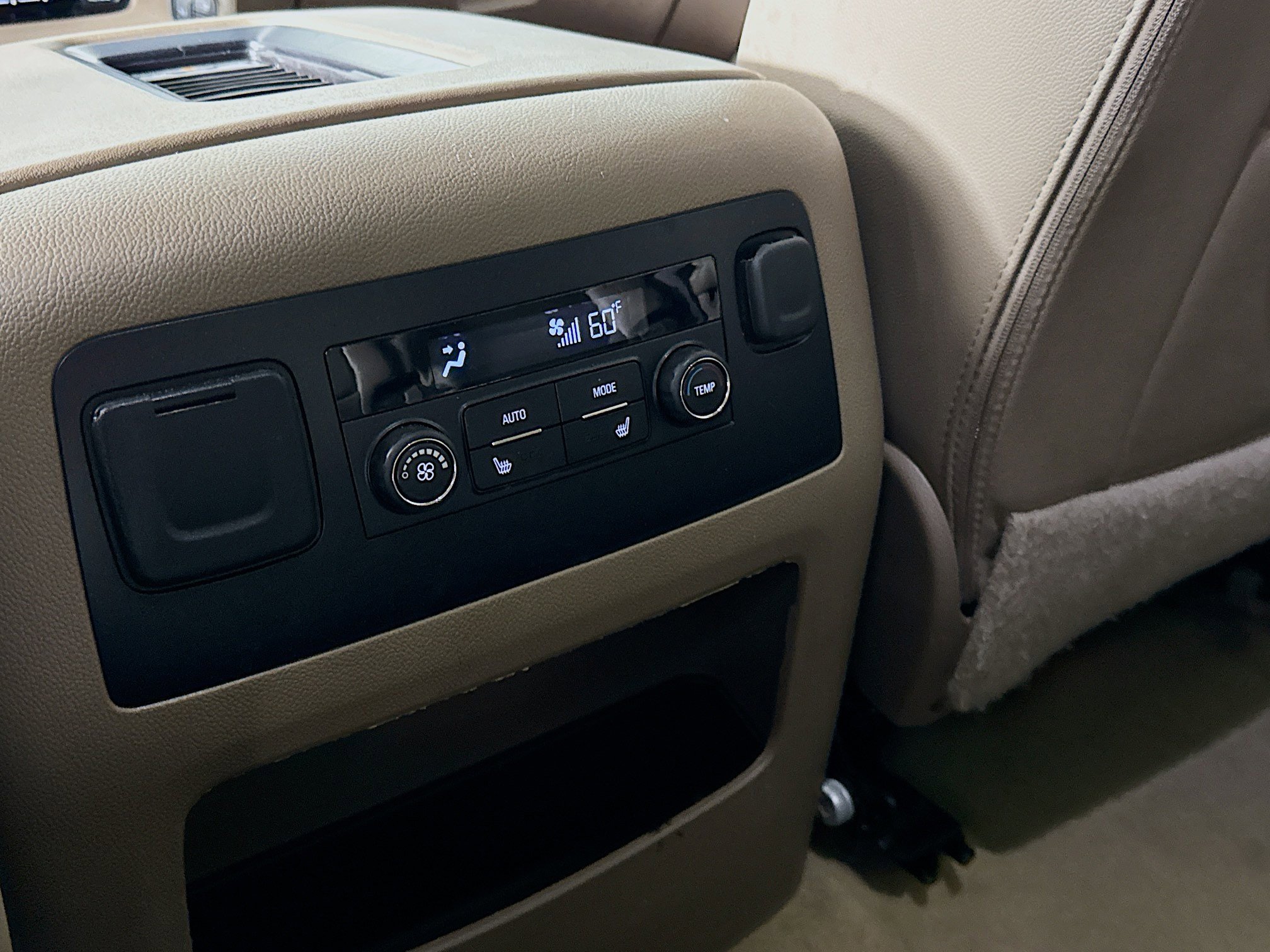 2017 Gmc Yukon SLT photo 25