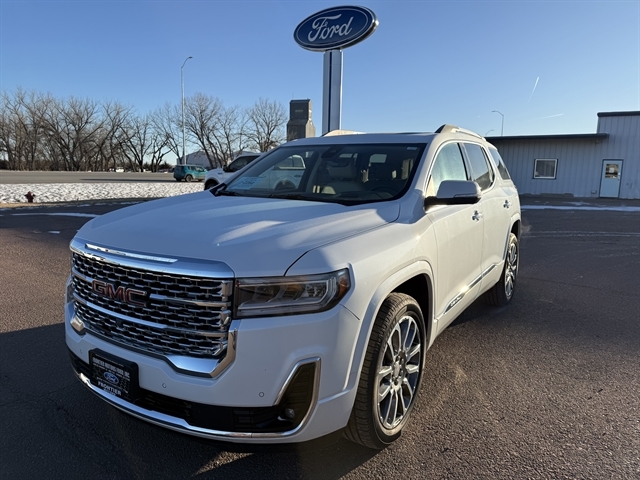 2023 GMC Acadia Denali's photo