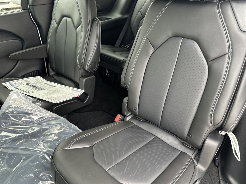 2025 Chrysler Voyager LX photo 35