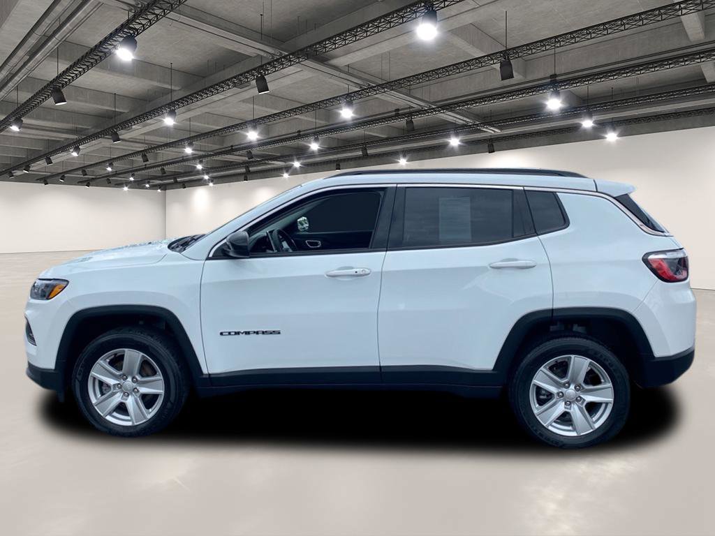 2022 Jeep Compass Latitude photo 3