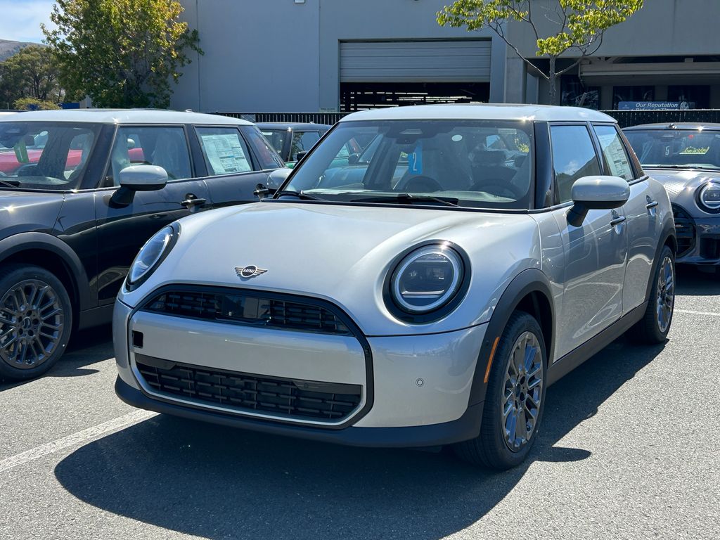 2026 Mini Cooper 4 Door Hardtop Signature photo 2