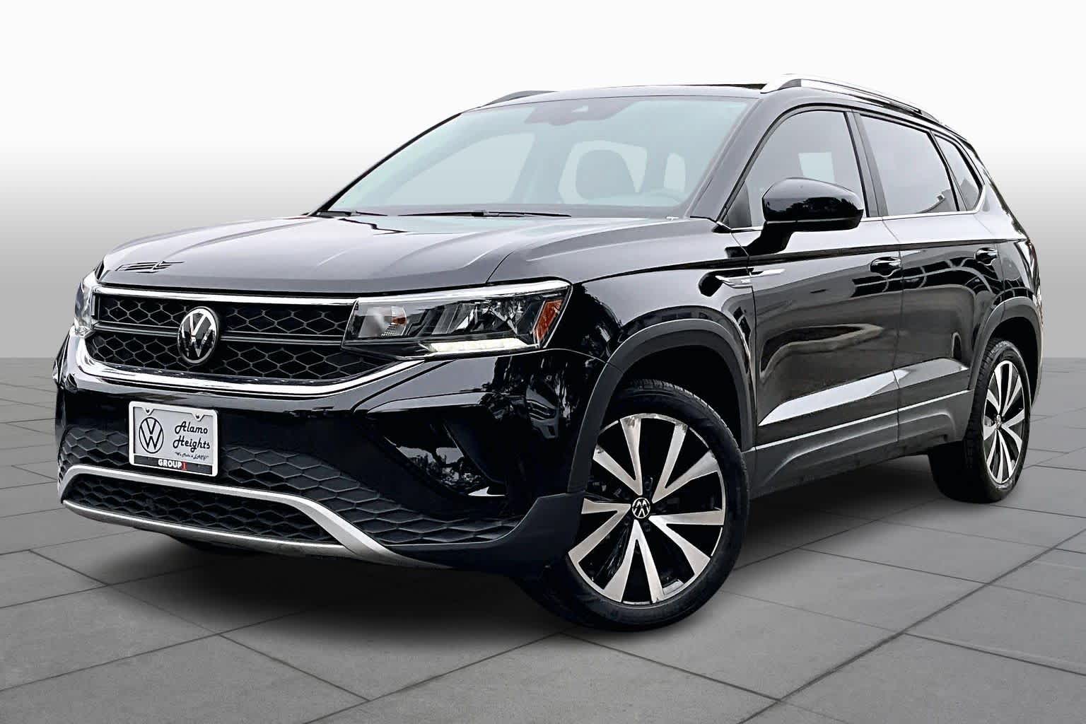 2023 Volkswagen Taos SE's photo