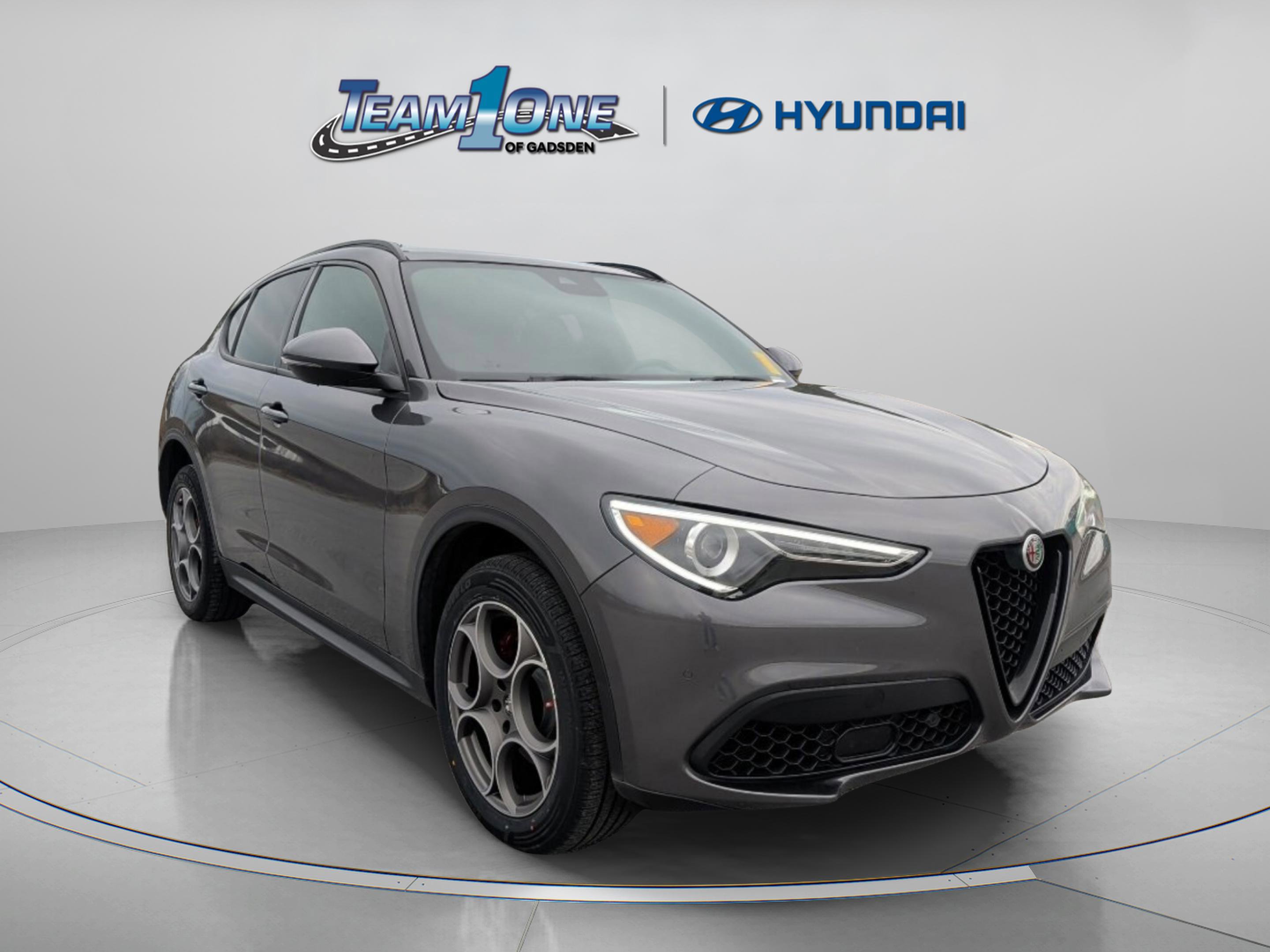 2022 Alfa Romeo Stelvio Base's photo