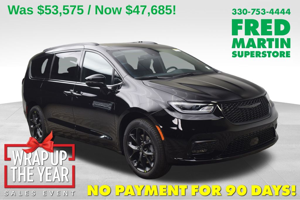 2026 Chrysler Pacifica Select's photo