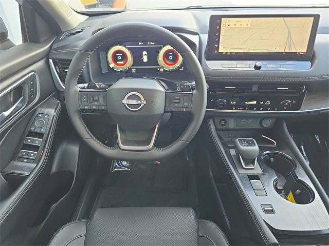 2025 Nissan Rogue Platinum photo 3