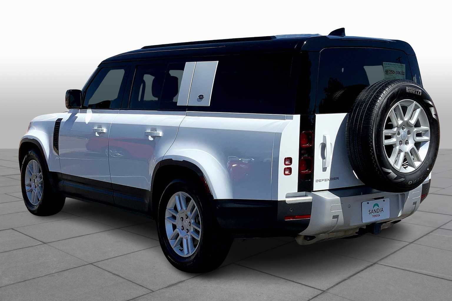 2024 Land Rover Defender S photo 10