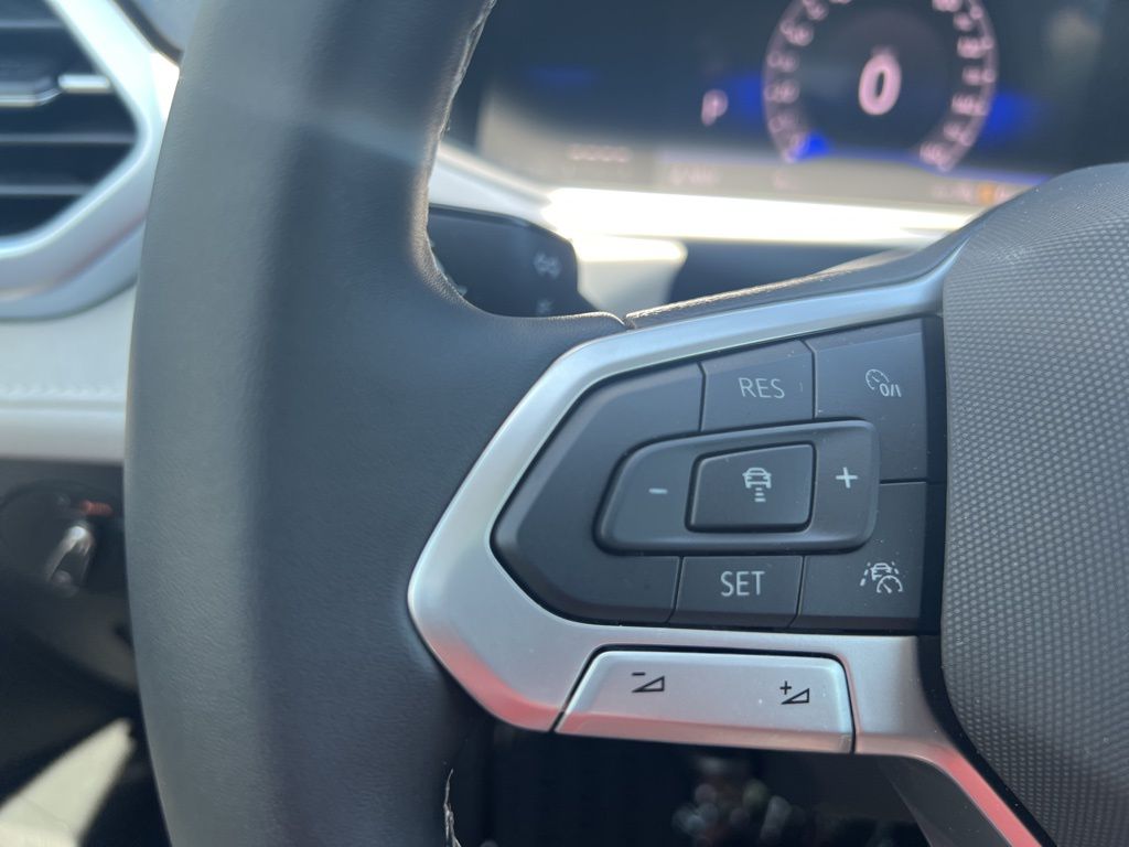 2025 Volkswagen Taos SE photo 27