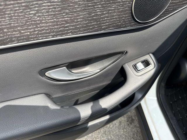2022 Mercedes Benz GLC 300 4MATIC photo 11